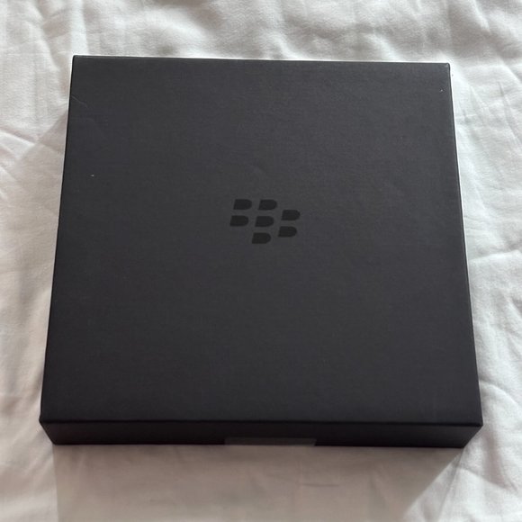 Blackberry Playbook 32 GB Brand New in Box - Picture 2 of 6